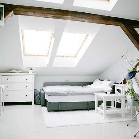 Apartamenty Hoza Attic Studio Varsó Szoba fotó