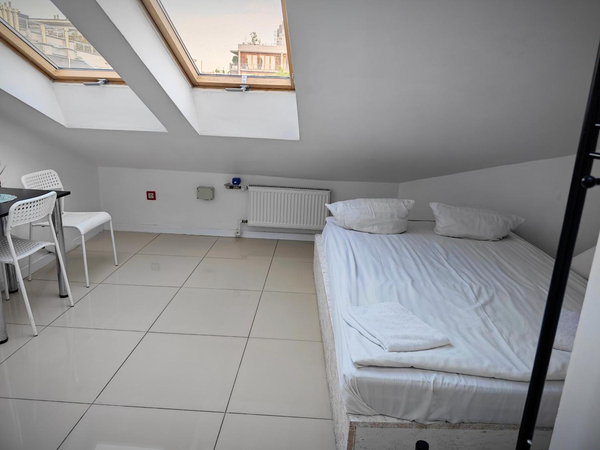 Apartamenty Hoza Attic Studio Varsó Szoba fotó