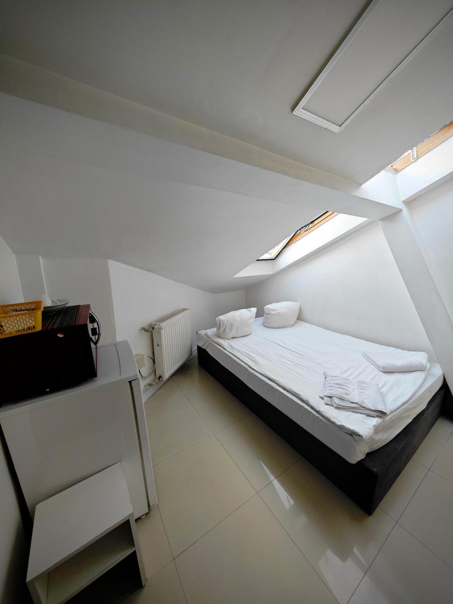Apartamenty Hoza Attic Studio Varsó Szoba fotó