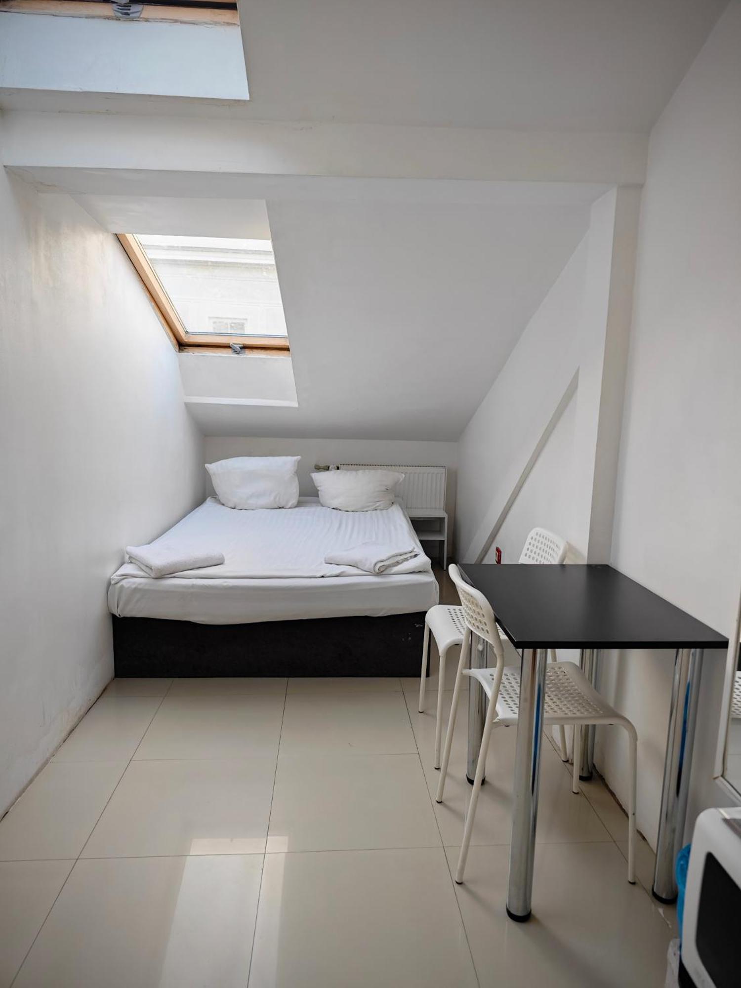 Apartamenty Hoza Attic Studio Varsó Szoba fotó