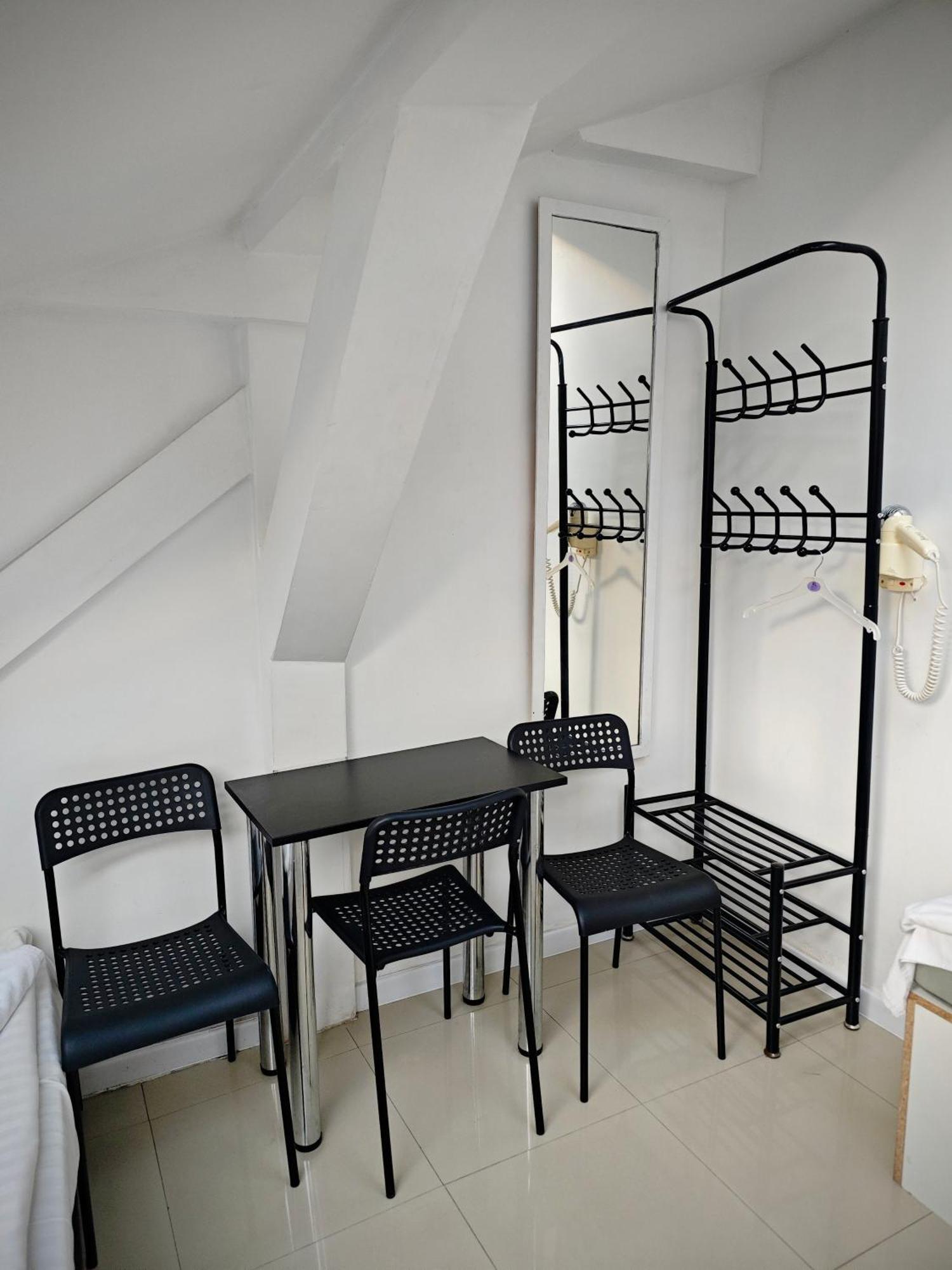 Apartamenty Hoza Attic Studio Varsó Szoba fotó