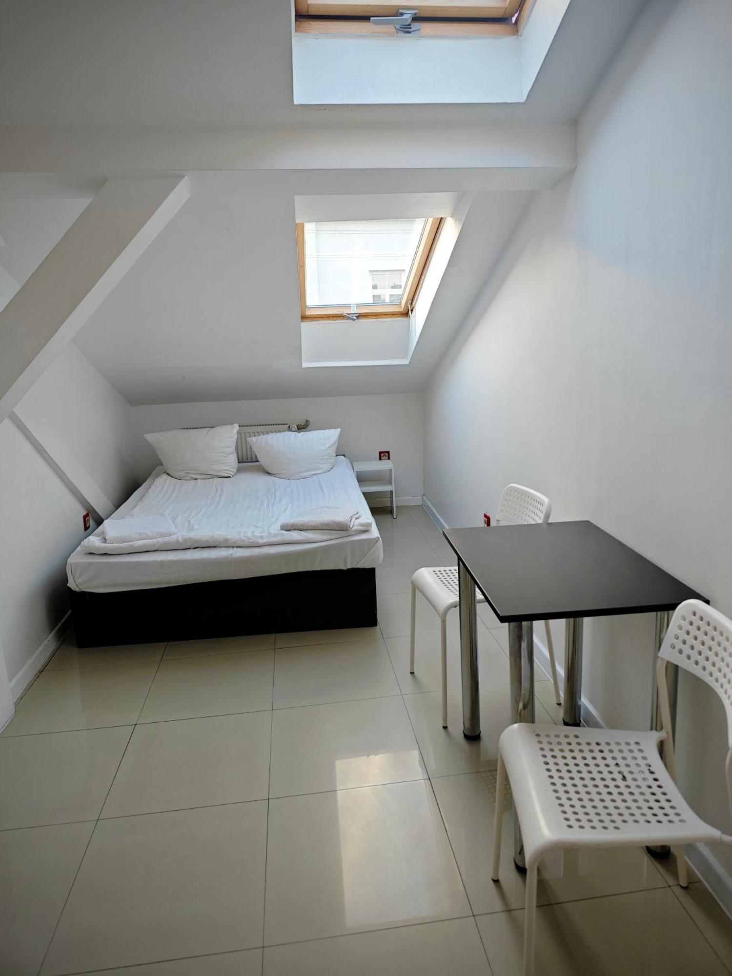 Apartamenty Hoza Attic Studio Varsó Szoba fotó