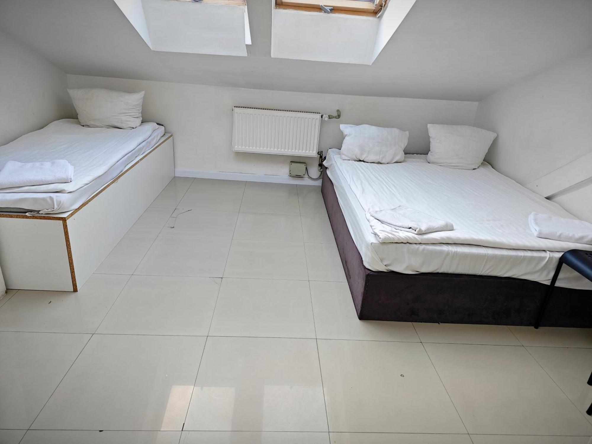 Apartamenty Hoza Attic Studio Varsó Szoba fotó